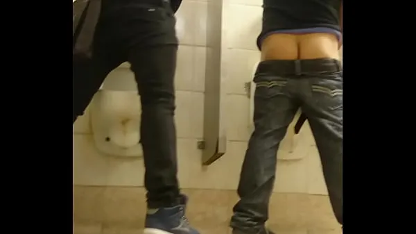 Sveži sexo gay the in 2 toilet novi posnetki