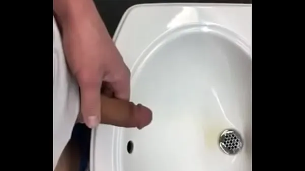 Pissing in Sink public bathroom Klip baru yang segar