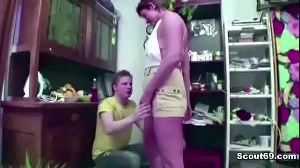 ताजा Young Boy Seduce Stepmom to get First Fuck before Party नई क्लिप्स