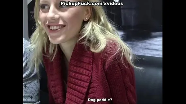 Nové Public fuck with a gorgeous blonde nové klipy