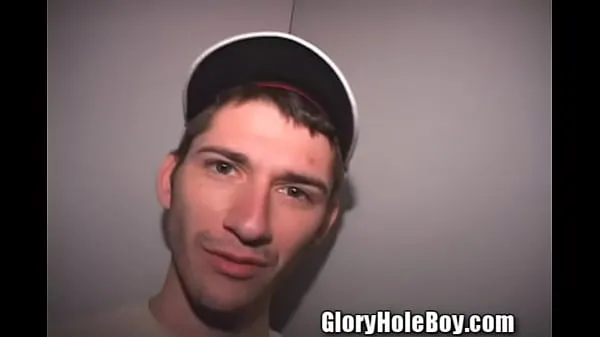 Frische Anthony College Boy saugt Gloryhole Schwänze neue Clips