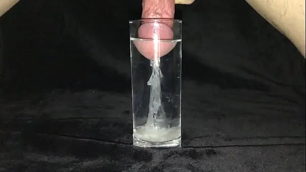 新鮮な Cumshot in a Glass of Water 2 個の新しいクリップ