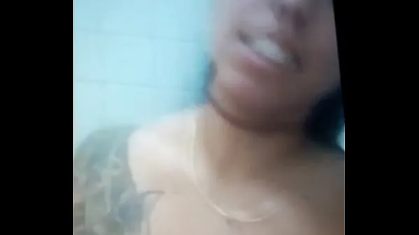 Cheap But Cute Slut Washing And Masturbating nouveaux clips