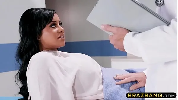 Médico cura tetas enormes paciente latina que não conseguia orgasmo novos clipes