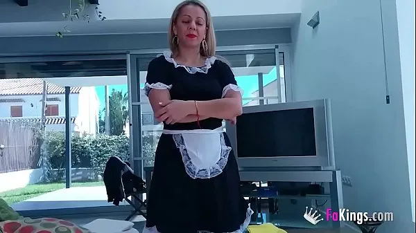 Nuovi Ho scopato una calda signora delle pulizie che ho chiesto per un "servizio specialenuovi clip