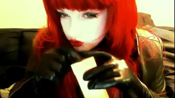 Nuovi goth redhead smokingnuovi clip