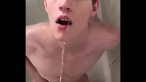 Fresh Young boy jacking off and taking a piss bath (piss new Clips