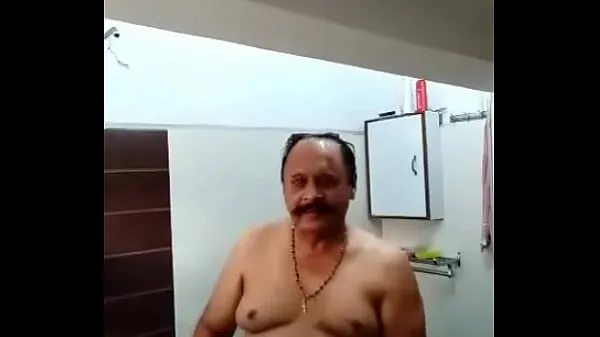 Fresh INDIAN OLD MAN TAKE BATH new Clips