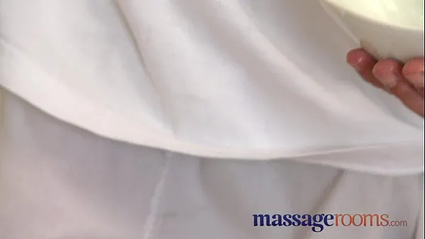 Salas de massagem Mulher madura com buceta peluda que chega ao orgasmo novos clipes