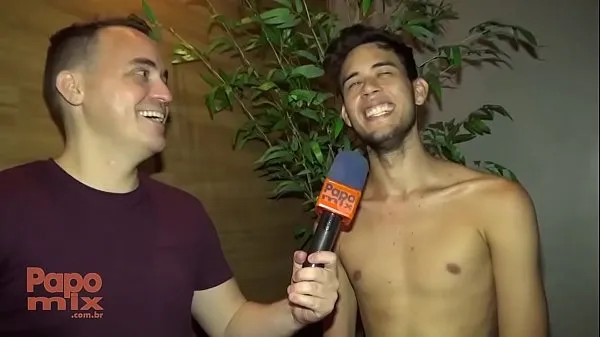 مقاطع جديدة No Clube dos Pauzudos, PapoMix entrevista pornstar Renato