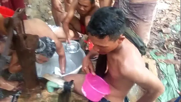 Fresh Khmer men take a bath new Clips