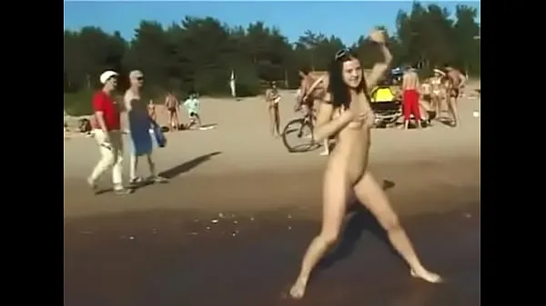 Taze Nude girl dance at beach yeni Klipler
