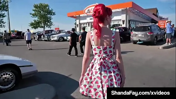 Nuevos La esposa cachonda Shanda Fay tiene un atuendo retro, cabello y maquillaje mientras está en una exhibición de autos, donde se llena la boca con una polla dura hasta que obtiene su esperma! Video completo y Shanda Fay Live clips nuevos