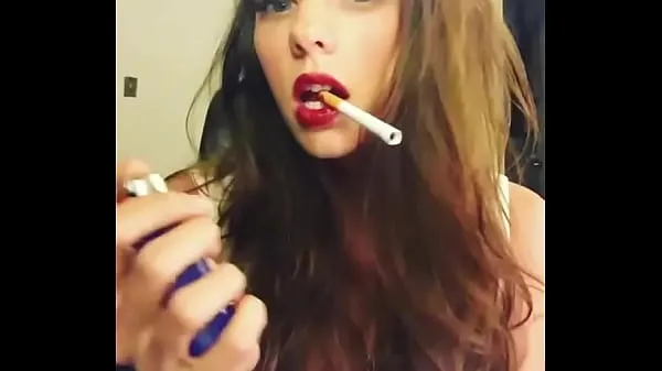 Tuoreet Hot girl with sexy red lips uutta leikettä