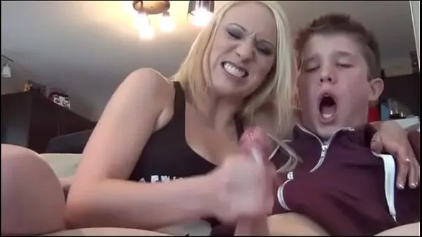 Friss Lucky being jacked off by hot blondes új klipek