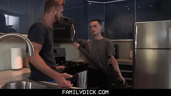 Φρέσκα FamilyDick - Sweet Twink Swallows His Stepdad’s Hot Cum νέα κλιπ