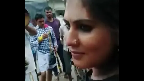 Sveži Desi girl public show novi posnetki