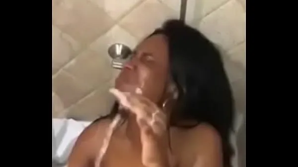 Golden Shower Clip mới