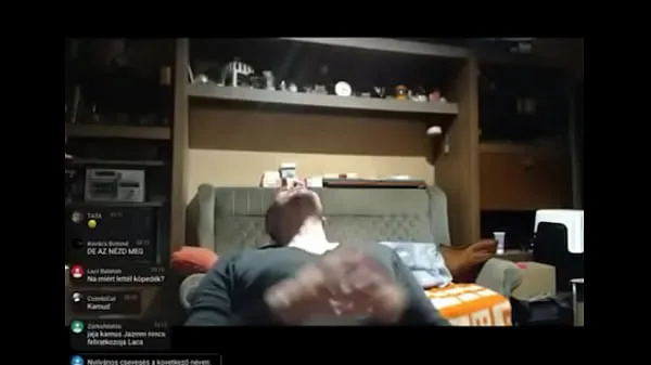 새로운 Hungarian guy spits himself on live stream (foreplay개의 새 클립