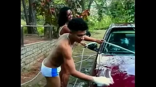 Hot Brazilian cutie Sandra proposed her friends to wash their car and to have some bisexual fun grass lawn Clip mới