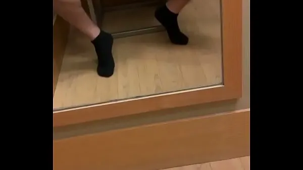 Frisse ALMOST CAUGHT masturbating In fitting room nieuwe clips