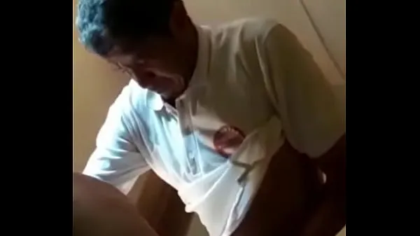 Eu empresto minha bunda para um homem maduro com tesão novos clipes