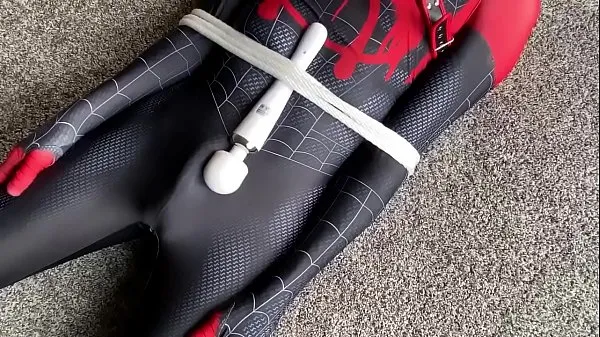 Frische Gebundene Spider-Man-Cums neue Clips