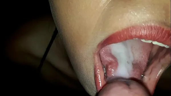 Frische Toller Blowjob von meiner kleinen versauten Schwester, ich lasse die Milch in ihrem Hals neue Clips