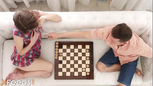 Sofy Torn perd un match très important ... en strip checkers nouveaux clips