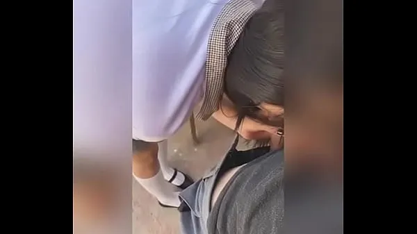 Estudante SAFADA Chupando PAU e Fodendo na ESCOLA! Sexo amador real novos clipes