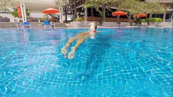 Nuovi Raccolto in piscina, mi ha invitato nel suo appartamentonuovi clip