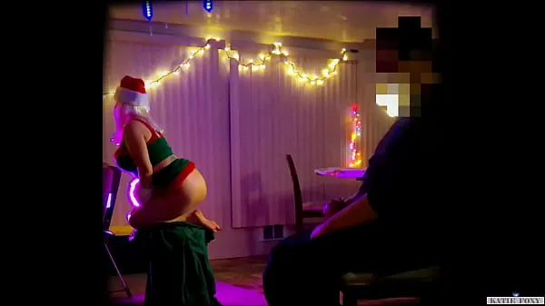 Nuevos TETONA, BEBÉ, MILF, Elfa traviesa en la estantería, La pequeña elfa es follada duro por el culo y el coño, NAVIDAD clips nuevos