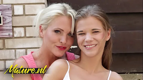 Nuovi MatureNL Lesbian MILF seduce Petite Teen e si scopa la figa con un dildonuovi clip