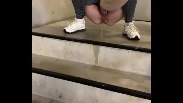 pisse d'escalier nouveaux clips