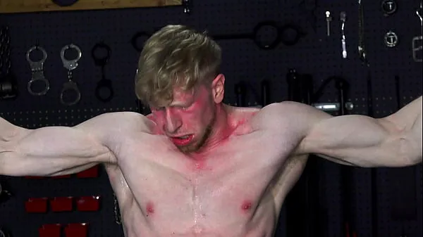 Frische Heißer junger Jock Jesse Stone im BDSM-Dungeon zu totaler Dominanz verurteilt neue Clips