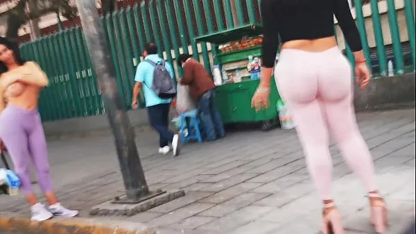 Conduisant à travers Tlalpan et ils me montrent leurs seins nouveaux clips