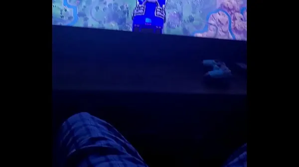 Sveži Teen masterbateing playing fortnite novi posnetki