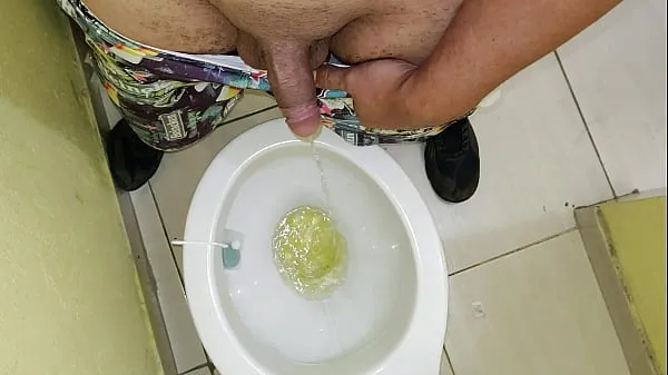 新鮮な Hot Piss in work 個の新しいクリップ