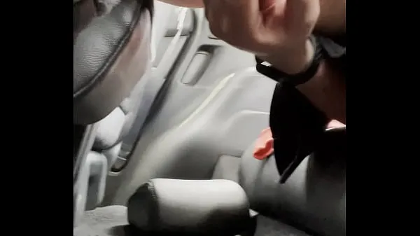 Nuevos Masturbate in car and upside down cumshot clips nuevos