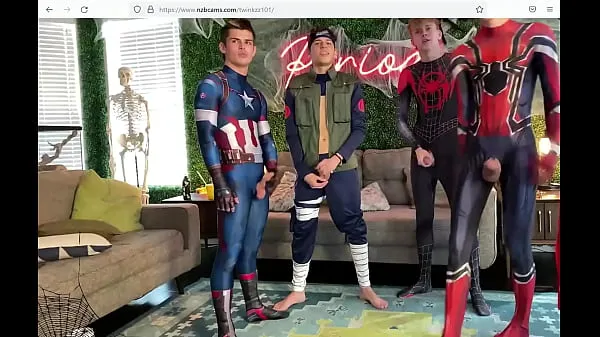 Nuovi ragazzi gay arrapati in completi di spandex attillati sono in vena di sesso gaynuovi clip