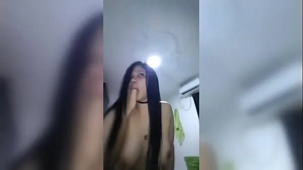 É uma puta boa com uns chelas solta a própria puta está no fb ela tem namorado mas solta novos clipes