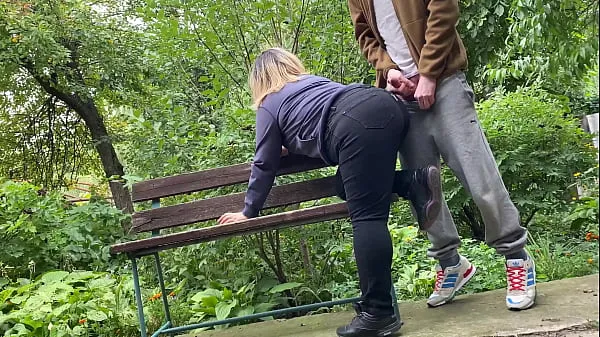 Fresh Cum on big ass MILF in jeans in the park new Clips