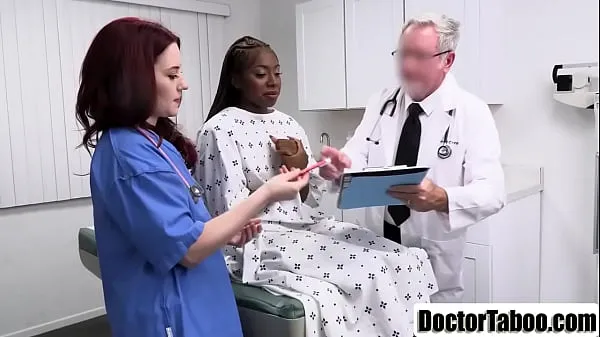 Friske Lucky doctor fucks ebony client and nurse nye klip