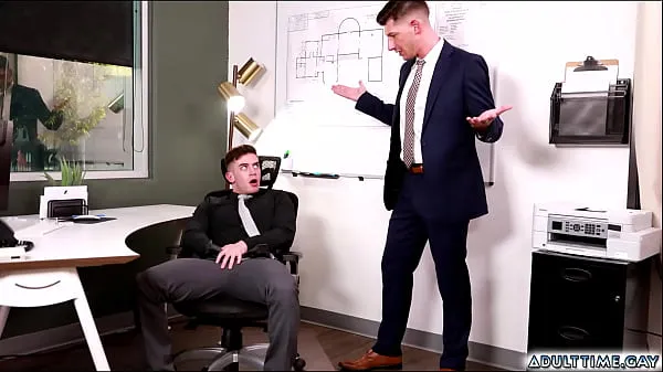 Friske Trevor Brooks got office anal fuck with his boss Jordan Starr. Trevor is In the office, he soon notices that he's the only one around, he pulling his cock Starr, happens by and catches him nye klipp