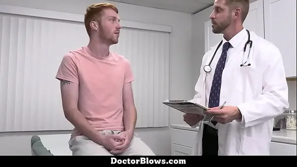 Perv Doctor aide à stimuler la libido d'un patient minet - Doctorblows nouveaux clips