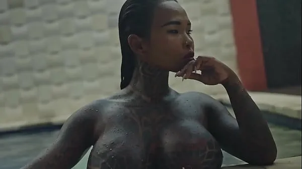 全新SANKTOR - TATTOOED ASIAN MOM WITH THE BIG BOOBS TEASING全新可拍