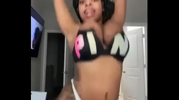 Black slut flashing camera(insta model nouveaux clips