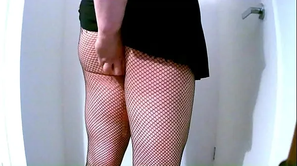 Friske Chubby Virgin Sissy Ass Swallows Small Double Ended Dildo Wearing Fishnets and A Mini Skirt nye klip