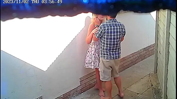 새로운 Cctv camera caught couple fucking outside public restaurant개의 새 클립