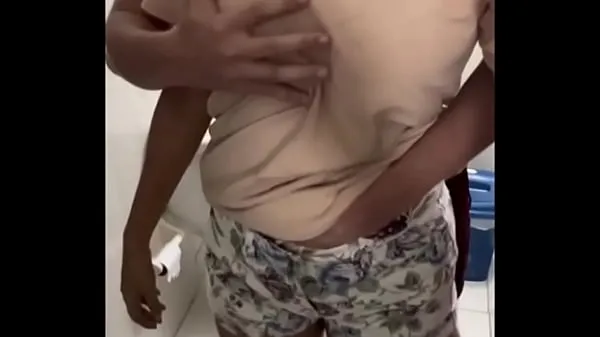 Escândalo exclusivo de uma estudante egípcia adulta, uma professora egípcia no centro, o corpo dela está cheio de leite, e a vagabunda tem um pau bem grande, deixa ele entrar para dar prazer na minha bucetinha novos clipes